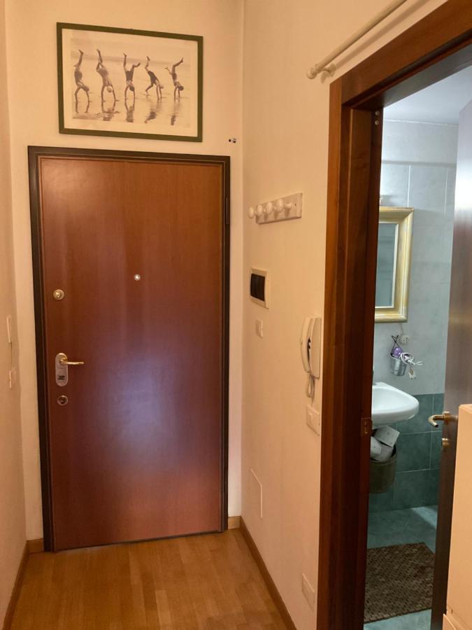 Isolab: Monolocale In Zona Isola Appartement Milaan Buitenkant foto